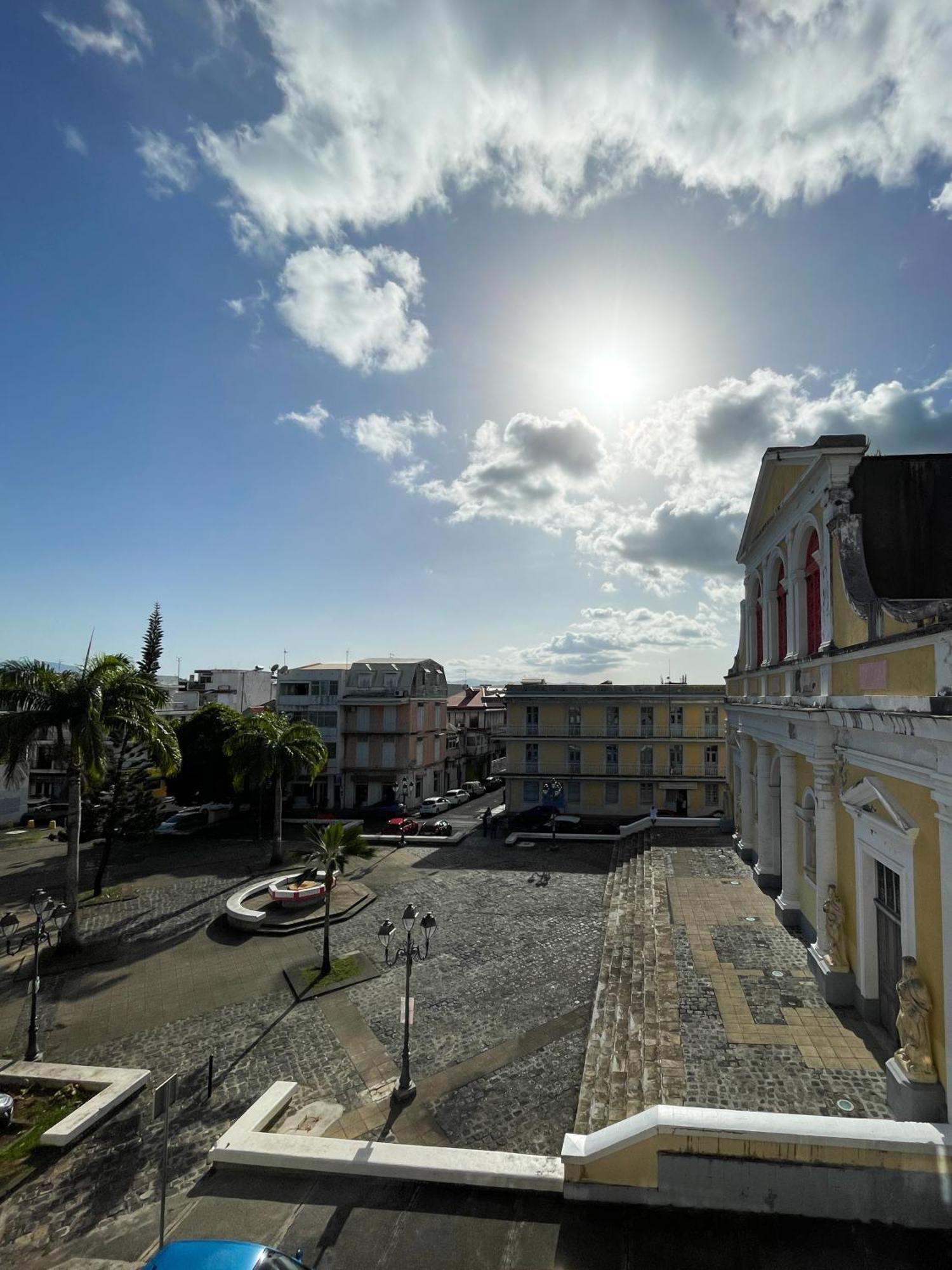 Апартаменты Grand Sejour Lumineux Avec Balcon & Vue Cathedrale Пуэнт-а-Питр Экстерьер фото